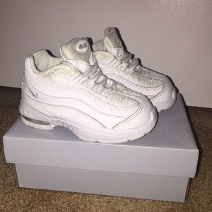 White Nike AirMax size 7